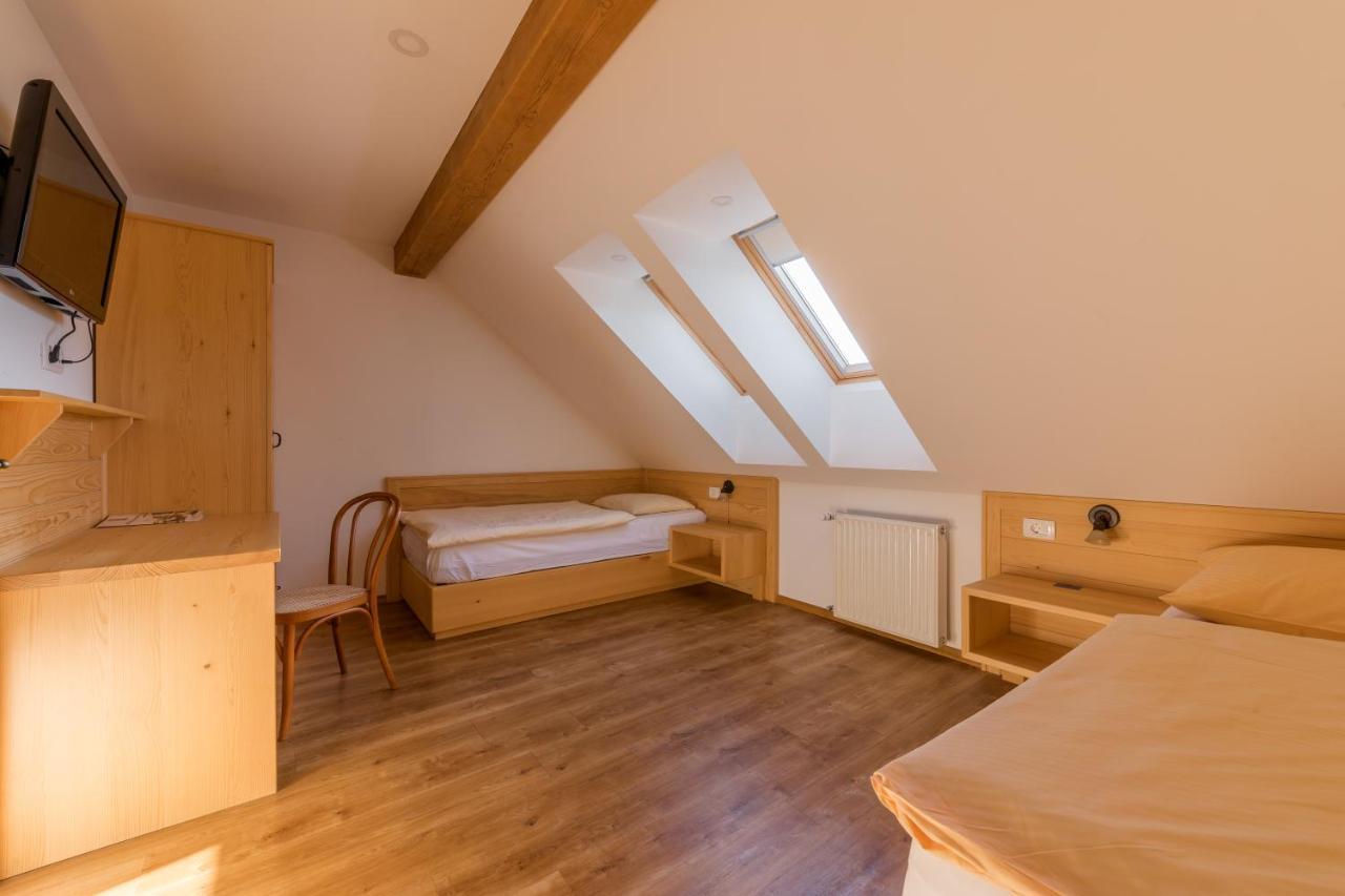 Kunstelj Pension Radovljica Bagian luar foto