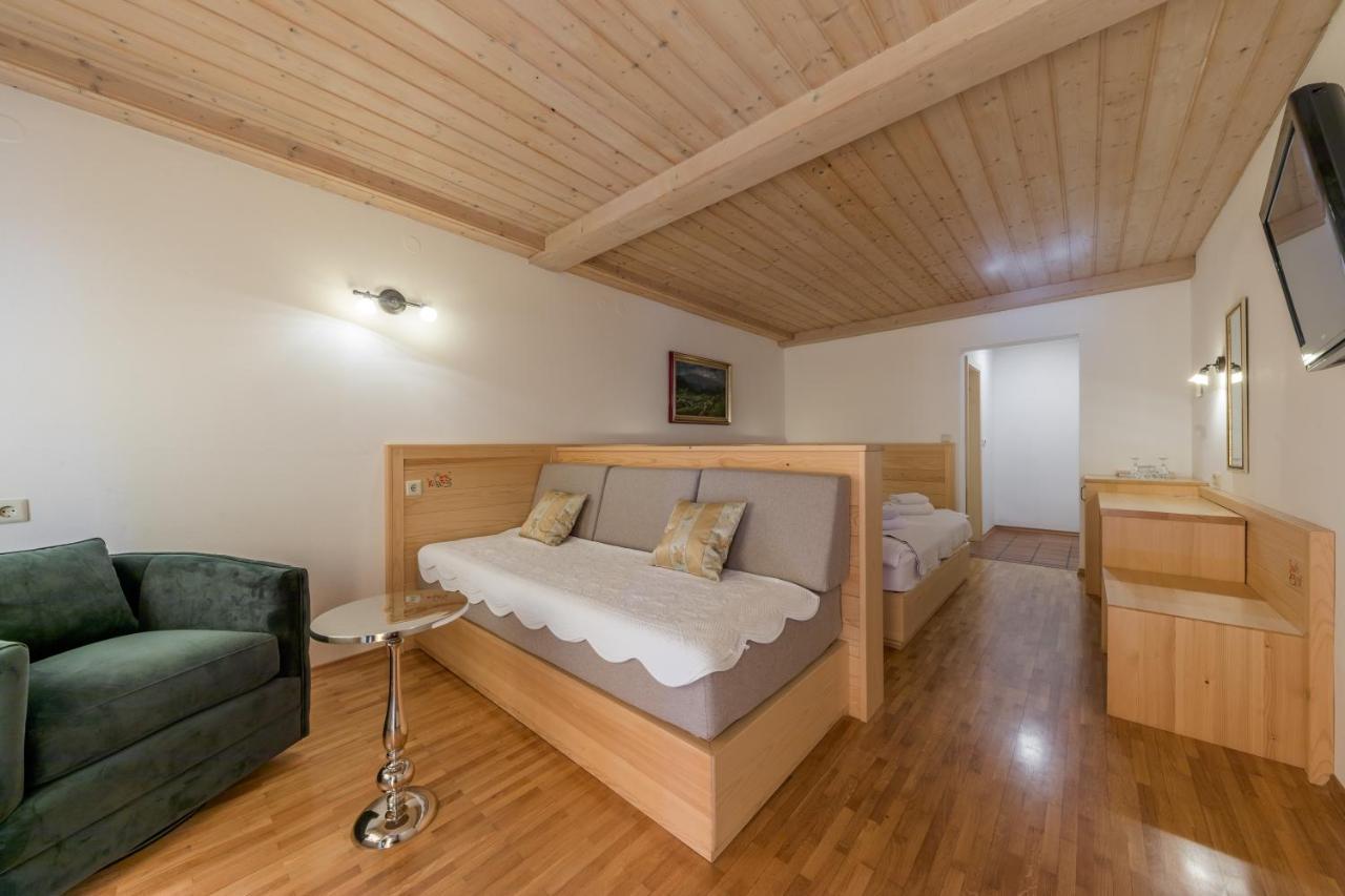 Kunstelj Pension Radovljica Bagian luar foto